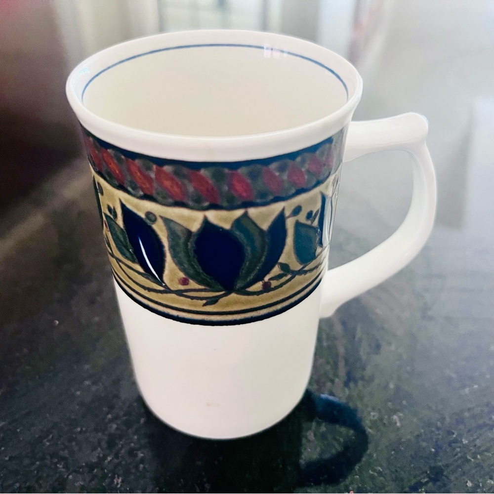 Mikasa Intaglio CAC01 Arabella Tall Cappuccino Mug - Vintage 1990's - Like New - Picture 2 of 8